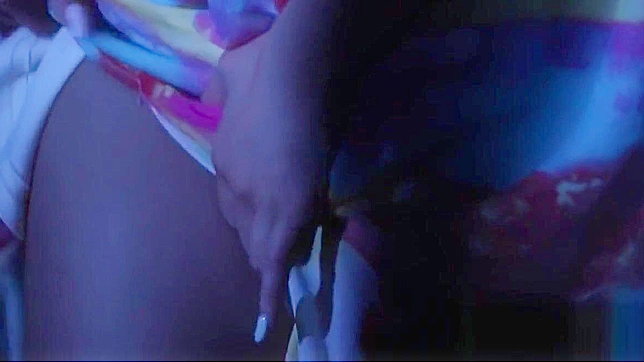 日本AV女神麻里菜裸体准备激烈动作。