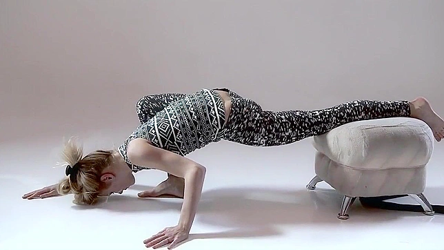 东京素人妹子自嗨秀——湿滑私处指操高潮喷射。