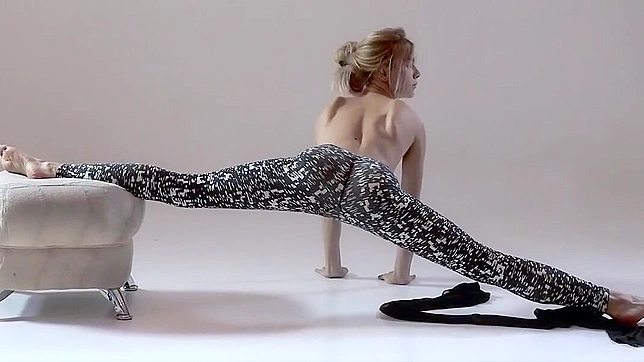 东京素人妹子自嗨秀——湿滑私处指操高潮喷射。