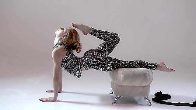 东京素人妹子自嗨秀——湿滑私处指操高潮喷射。