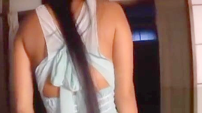 风情万种的巨乳娜娜·奥古拉独自撸到高潮