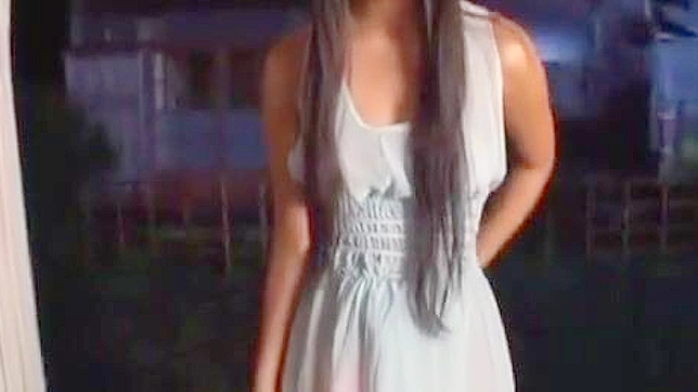 风情万种的巨乳娜娜·奥古拉独自撸到高潮