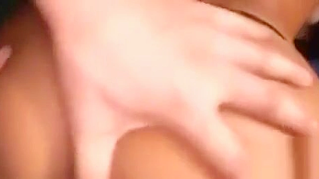 风情万种的巨乳娜娜·奥古拉独自撸到高潮