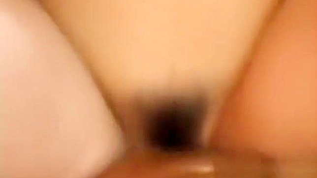 丰腴美人神谷里乃性感展现诱人曲线。