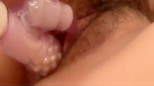 爱笑AV女星相坂美咲在满是精液的轮奸狂欢中大展身手。