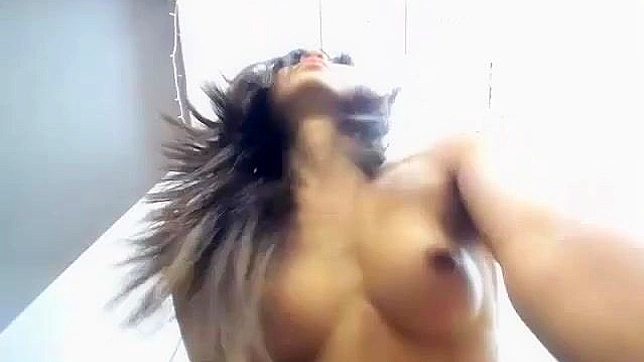 日本黑美人自慰玩具狂潮，激情高潮喷射