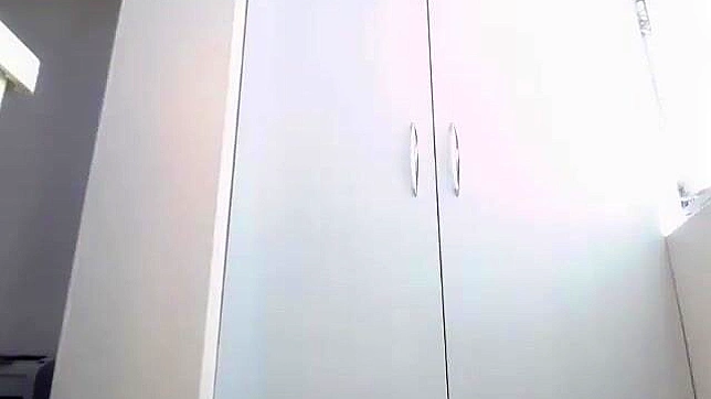 日本黑美人自慰玩具狂潮，激情高潮喷射