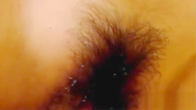 疯狂自慰的女性独自高潮与狂野做爱场景。