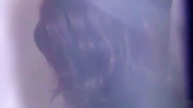 可爱亚洲美女自慰湿穴，高潮喷涌大声呻吟