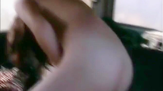 复古女孩户外冒险——带性感转折的自慰体验。