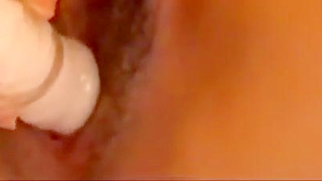 巨乳妻子的秘密嗜好曝光！第一集——被魅力男诱惑，揭示她隐藏的欲望。