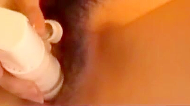 巨乳妻子的秘密嗜好曝光！第一集——被魅力男诱惑，揭示她隐藏的欲望。