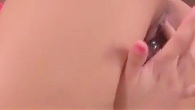 异域风情的亚洲成人电影明星在性感场景中展现绝美与超凡技巧。