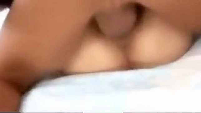 难以置信的阴唇舔舐XXX场景，充满激烈动作和无与伦比快感。