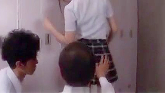 史上最棒的小奶子色情视频——激烈动作与震撼高潮和射精。