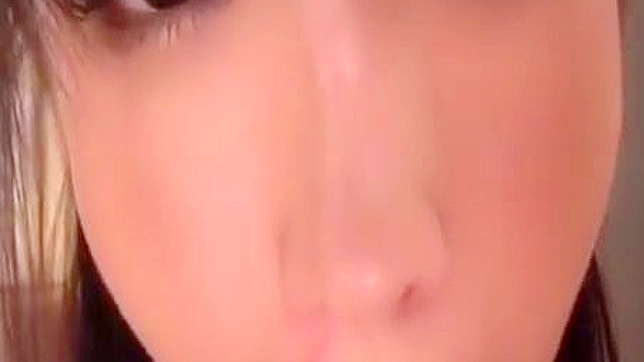 与饥渴美女的激烈深喉口交专属性爱电影。