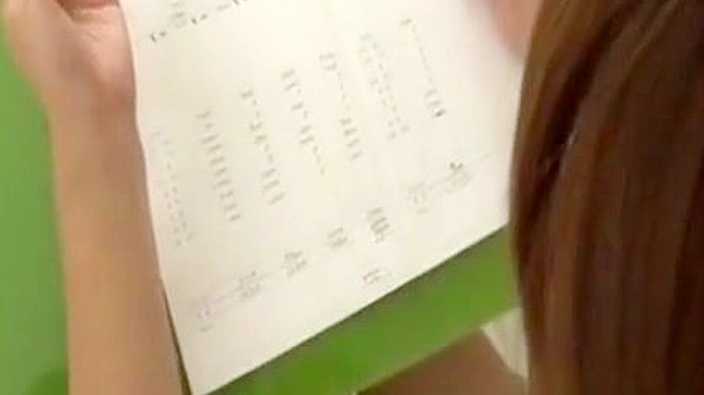 迷人独角女郎带来震撼情色和难以忘怀的感官秀场