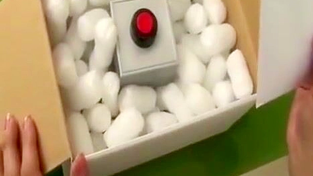 迷人独角女郎带来震撼情色和难以忘怀的感官秀场