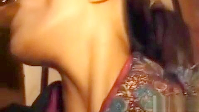 苗条美人激情吸咽吞吐，准备进行狂热性爱。