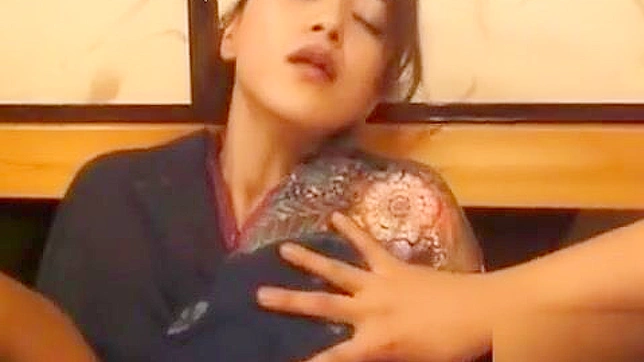 苗条美人激情吸咽吞吐，准备进行狂热性爱。