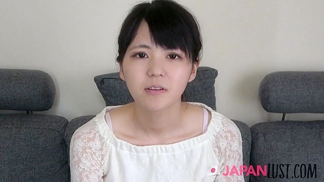 可爱的日本熟女穿及膝袜渴望中出体验。