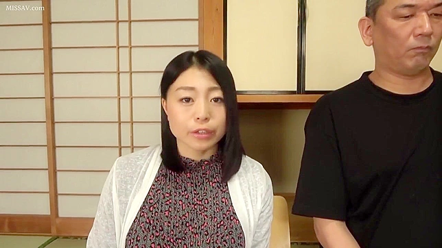 饥渴肥臀的日本妈妈求硬干和屁股上射精