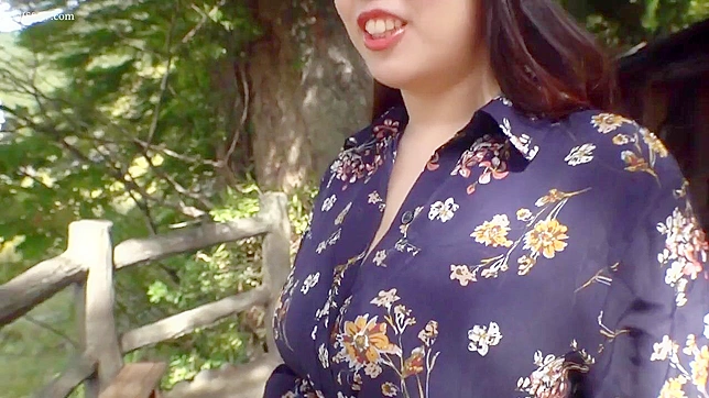 巨乳日本熟女狂野性交并接受肛门插入