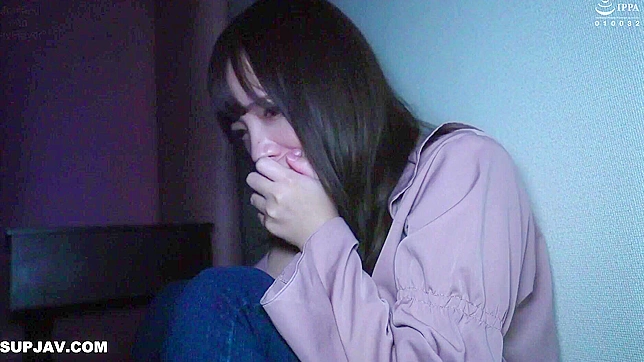聪明的大学男生和朋友们在二十四小时狂欢中蹂躏一群日本女孩。