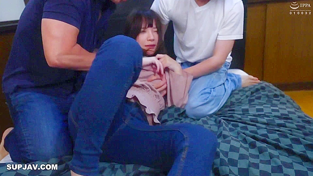聪明的大学男生和朋友们在二十四小时狂欢中蹂躏一群日本女孩。