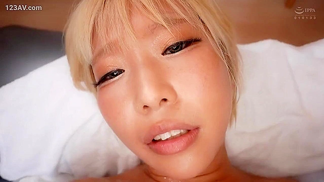 年轻日本女学生的紧致阴道被粗暴玩弄和侵犯