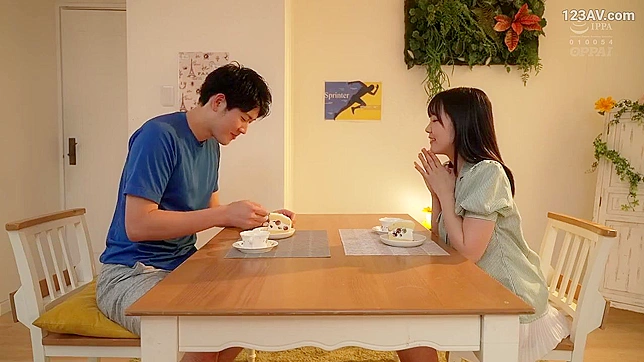 丰满日本美女用肥臀和巨乳诱惑我