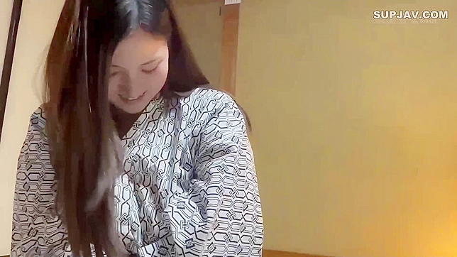 饥渴日本寡妇浴巾裹身在男澡堂被激烈轮奸至高潮不止