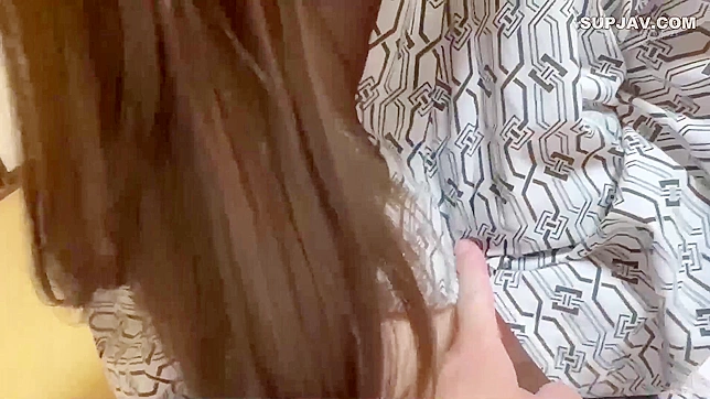 饥渴日本寡妇浴巾裹身在男澡堂被激烈轮奸至高潮不止