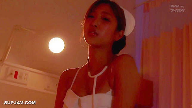 迷人的日本护士屈服于极致欢愉+18