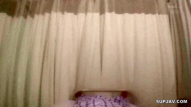 丰满日本护士少女自慰阴道以获得热辣 creampie 满足感