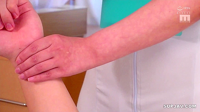 日本护士以胸交精准执行医生的命令