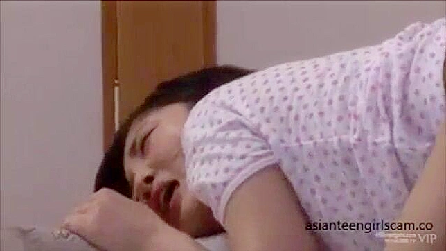 迷人的亚洲荡妇在激烈的BDSM中被吞噬——无拘束的原始性交