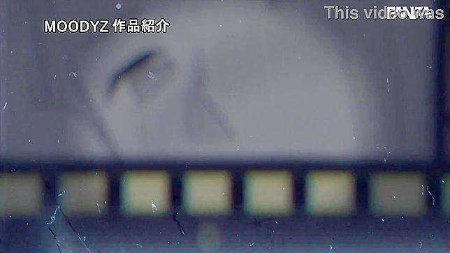 色欲学生野乃香和石原望美在卡拉米扎卡里疯狂放纵！