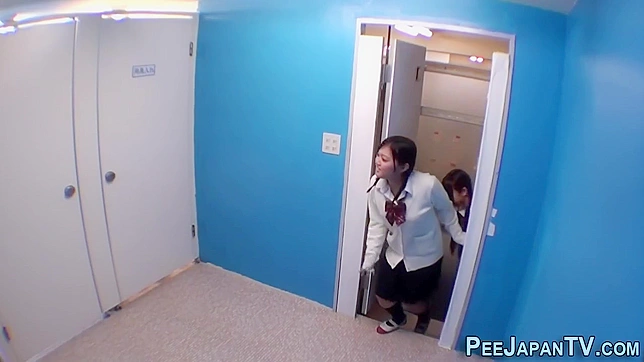 热辣亚洲少女十八岁以上宝贝到处小便和潮吹。