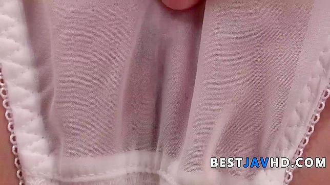 日本超级尤物有賀柚亞為你獻上最火熱的無毛AV！