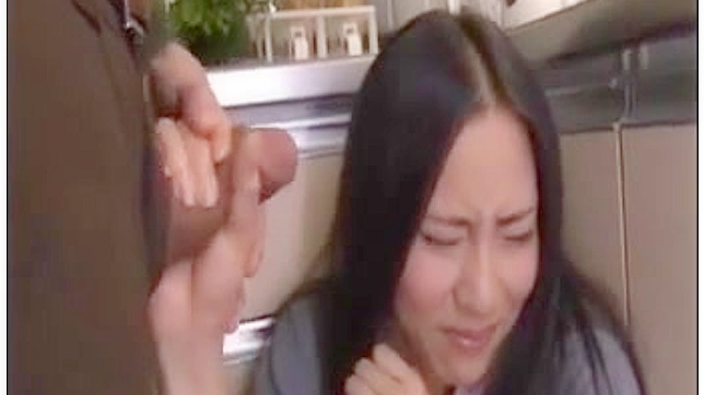 火辣日本小妞被成熟猛男狂野性爱征服