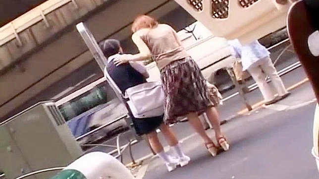 在公车上逮到水泽真纪疯狂不停的狂操狂欢