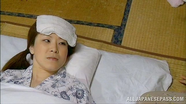 秃头男狂舔猛干湿漉漉的日本女孩下体
