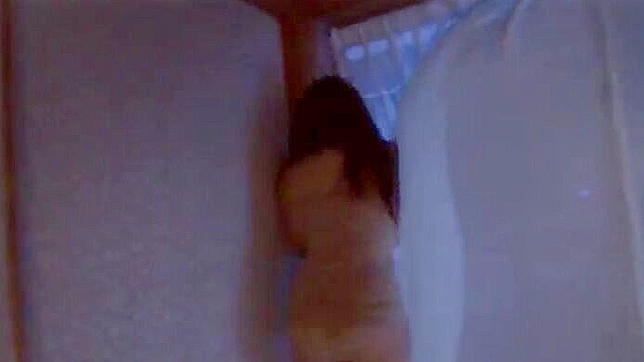 老板在蒸腾的办公室中取悦女仆毛茸茸的小穴