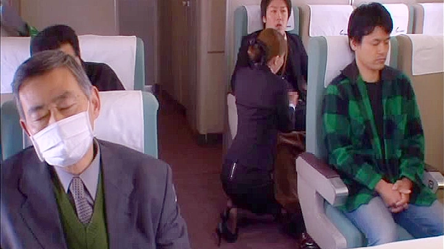 亚洲空姐与两男激烈啪啪，疯狂做爱至高潮不断。