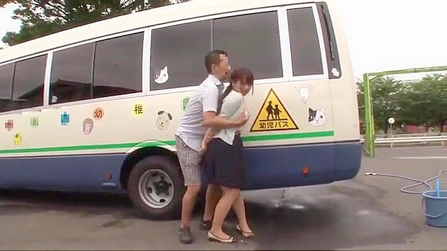 丰满亚裔少女巨乳遭狂野操弄