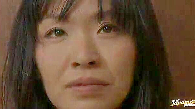 小田莉里热吻后激烈地被猛干阴道