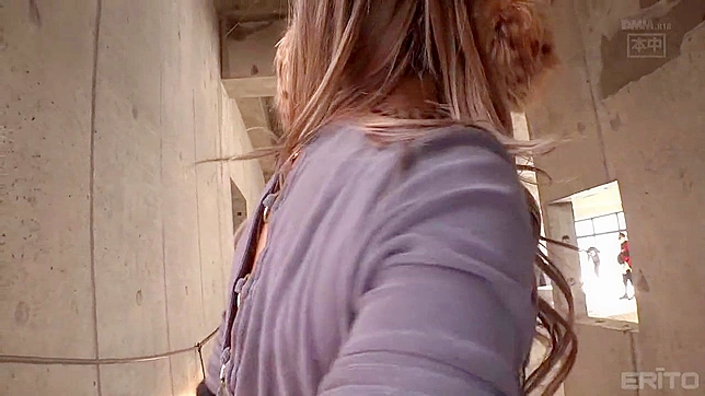 紧致亚洲阴户被猛干，她呻吟着求更多