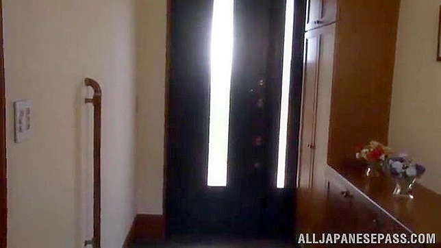 丰满亚洲美女丰乳狂野操，多毛阴户湿透