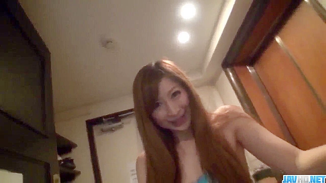 丰满业余性爱狂欢：性感美女引诱陌生人进行狂野做爱